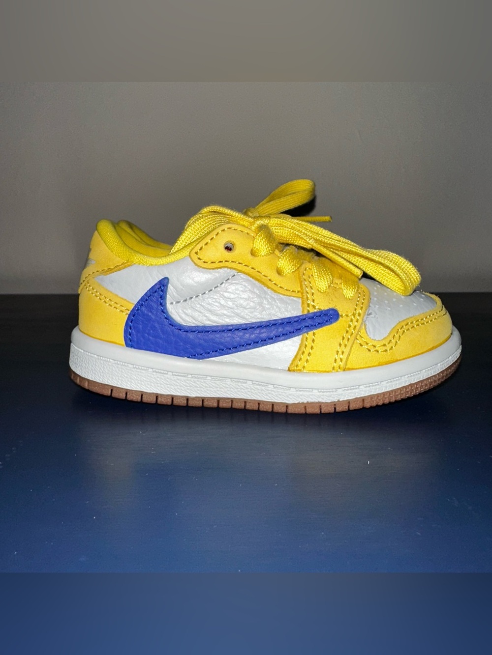 Travis Scott x Air Jordan 1 Low OG SP TD Canary 5C - Picture 3 of 9